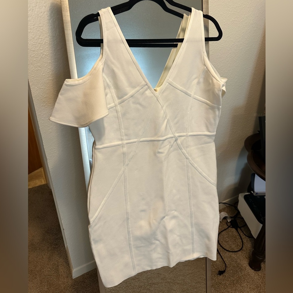 bebe White Cold-Shoulder V-Neck Bodycon Dress
